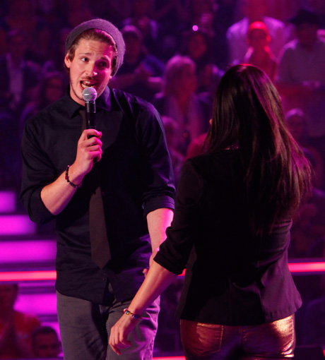 Sie sangen "Would I lie to you" - und lieferten sich ein Kopf-an-Kopf-Rennen