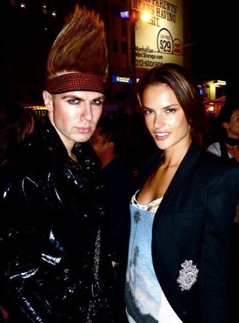 Topmodel Alessandra Ambrosio ist das letzte Mal, als wir tanzen waren, der Absatz ihrer Louboutins abgebrochen. Das hielt uns aber nicht vom Dance´­floor fernâ...