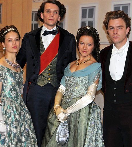 Paula Beer als Sophie von Bayern, Sabin Tambrea als König Ludwig II., Hannah Herzsprung als "Sissi" und Friedrich Mücke als Richard Hornig von Bayern
