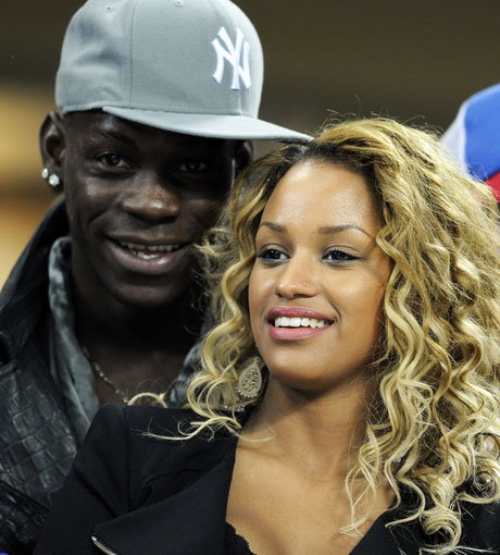 Mario Balotelli und Fanny Neguesha sind nicht länger ein Paar vielleicht weil er Kicker-Kollegen Sex anbot?