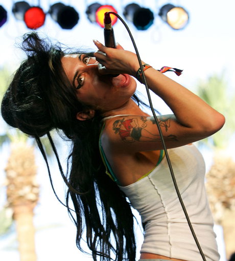 Amy Winehouse bei einem Auftritt