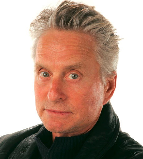 Gerüchte über eine Sexsucht hat Michael Douglas nie bestätigt. Er räumte lediglich ein wegen Alkoholproblemen in Behandlung gewesen zu sein. Doch seit seiner Rolle in "Basic Instinct" wird er häufig als Sexmaniac dargestellt