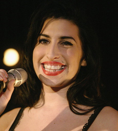 Amy Winehouse strahlt