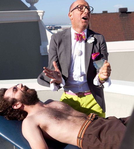 Ex-"GNTM"-Juror Thomas Rath und sein Team leisteten volle Arbeit. Helges Teint wurde aufgefrischt ...