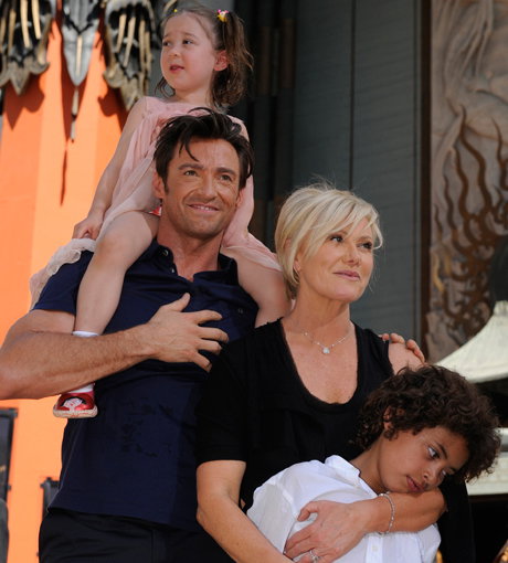 Familienbande: Hugh Jackman mit seiner Ehefrau Deborra-Lee und den Kids Ava und Oscar