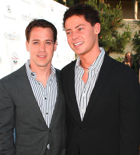 Eigentlich wollte T.R. Knight und Mark Cornelsen ein Kind adoptieren. Doch im Oktober 2009 gaben die beiden Männer ihre Trennung bekannt