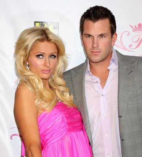 Paris Hilton und die Männer... eine wirklich endlose Geschichte. 2009 trennte sie sich von Partner Dough Reinhardt. Mittlerweile ist das Paar jedoch wieder zusammen