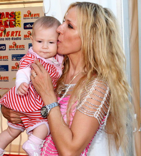Loona mit Saphira, als sie ein Baby war
