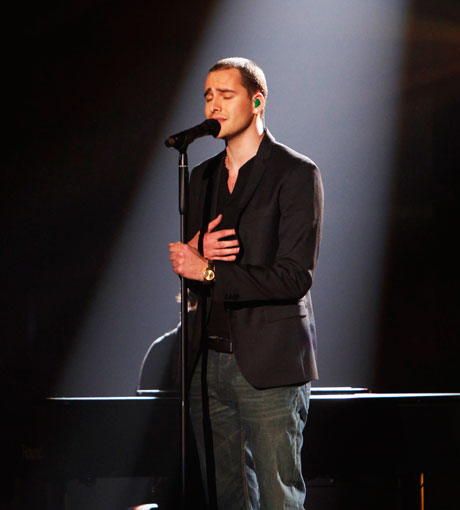 Die vierte Live-Show: Schmusesänger Michael Lane aus Team Xavier konnte sich mit dem Song "Angel" gegen...