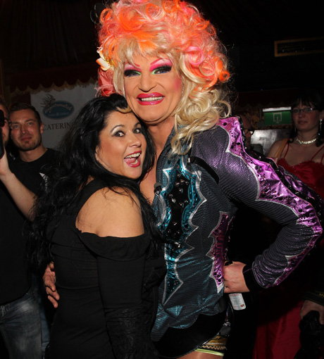 Auch Iris Klein war zu Gast in Olivia Jones' Show Bar auf der Reeperbahn