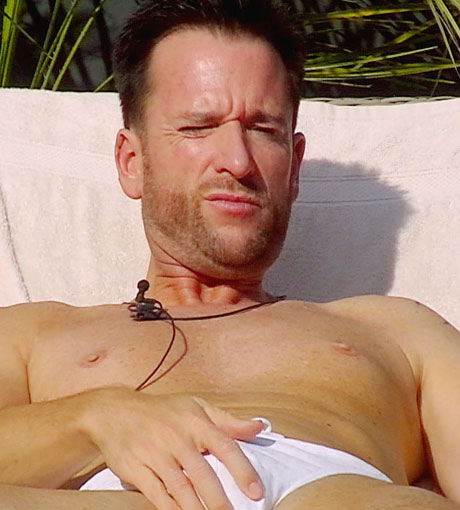 Michael Wendler, 42, bei "Promi Big Brother" in weißer Armani-Badehose