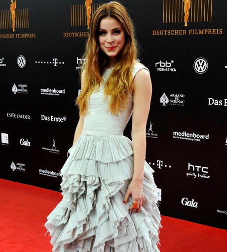 Lena Meyer-Landrut im pompöser Robe