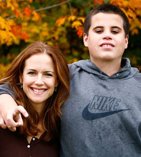 Jett Travolta (r.), der Sohn von Kelly Preston (l.) und John Travolta, verstarb mit nur 16 Jahren