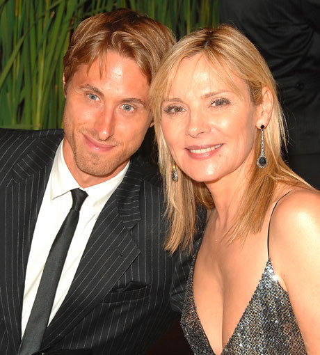 Kim Cattrall liebt junge Männer - im Film und im wahren Leben. Doch diese Leidenschaft bringt ihr kein Glück. Im Juli trennte sie sich von Alan Wyse