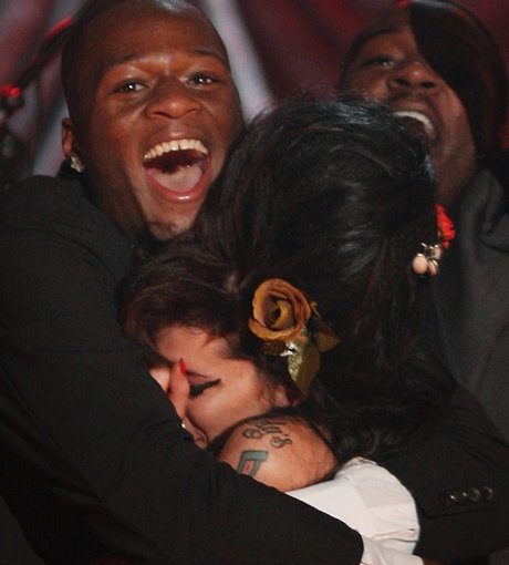 50 Cent und Amy Winehouse umarmen sich