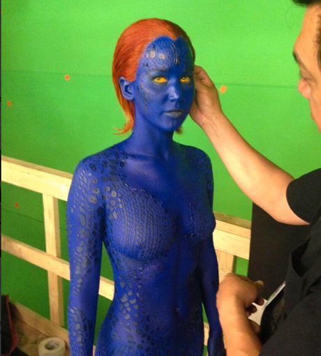 Erstes Bild vom Set: Jennifer Lawrence in einem hautengen Body-Suit für ihre Rolle der "Mystique" in "X-Men"