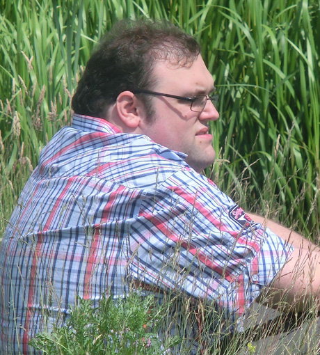 Der Handwerklehrling Ingo lebt mit seinen Eltern zusammen im Rheinland. Momentan kuschelt er nur mit seinen Meerschweinchen