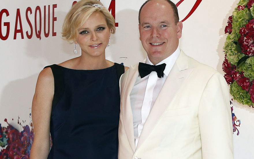 Charlène von Monaco und Fürst Albert posieren zusammen