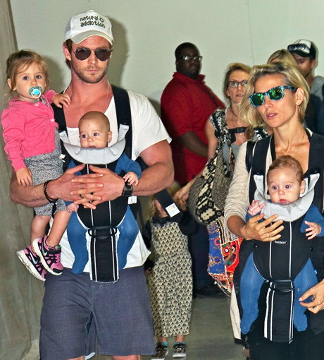 Christ Hemsworth und Elsa Pataky mit ihren Zwillingen und Töchterchen