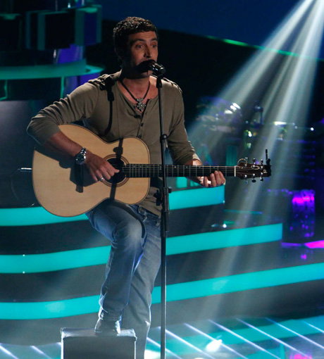 Der 42-Jährige berührt mit seiner Interpretation des James-Blunt-Hits "1973" Jury und Publikum. Am Ende entscheidet er sich ebenfalls für Xavier Naidoo