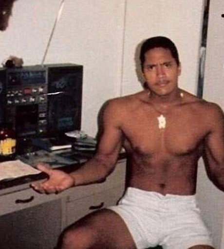 Man erkennt ihn nur, wenn man genau hinguckt: Es ist Dwayne 'The Rock' Johnson