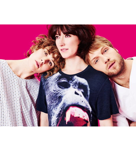 Hauptdarstellerin Carla Juri (l.) als "Helen" mit "Feuchtgebiete"-Autorin Charlotte Roche (m.) und Christoph Letkowski (r.) als "Robin"