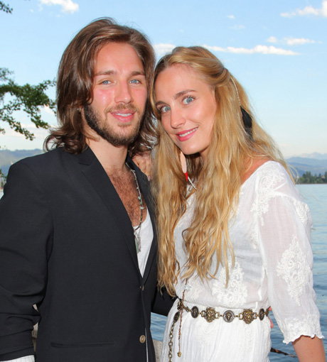 Seine Freundin Verena Brock (r.) bewog ihn, bei "The Voice" mitzumachen