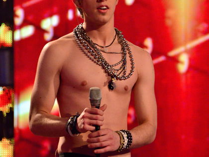 Joey Heindles Nackt-Auftritt - Freizügige DSDS-Performance 