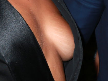 Von wegen perfekt! Schönheitsmakel der Stars - Harry Styles hat nicht zwei oder drei Brustwarzen, sondern vier!