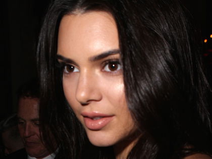 Kendall Jenner offenbart Nippelpiercing in durchsichtigem Kleid! - Das Model zeigte auf dem "Harper's Bazaar"-Event viel Haut