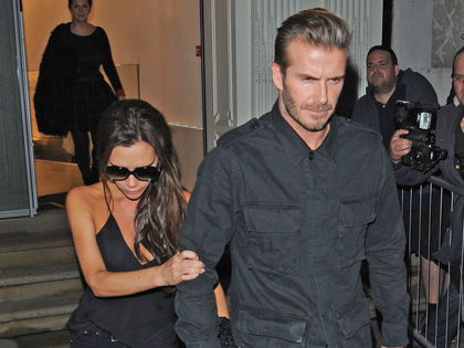 Peinlich! Pipi-Panne bei Victoria Beckham? - Die Designerin verlässt Londoner Party mit mysteriösem Fleck auf der Hose