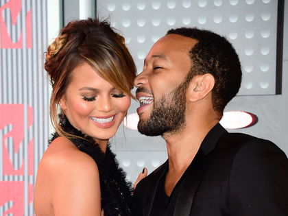 Süße Vaterliebe: John Legend schreibt Song für ungeborenes Baby - Der Sänger und seine schwangere Frau Chrissy Teigen haben sich lange Nachwuchs gewünscht