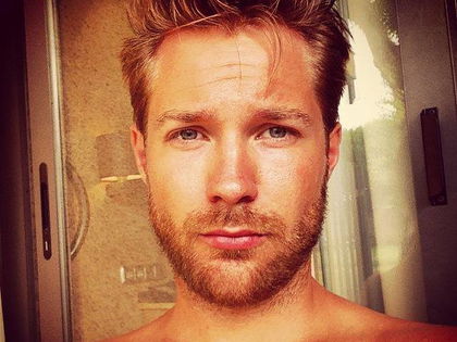 Sexy Neuzugang bei "GZSZ": Tommy Schlesser spielt "Eike Habicht" - Mit "Maren Seefeld" alias Eva Mona Rodekirchen geht es gleich zur Sache