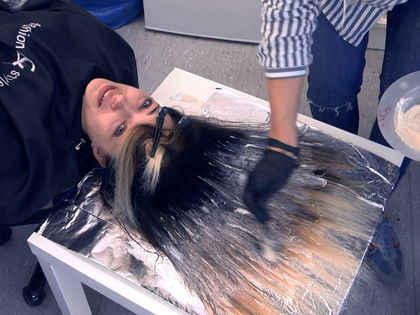 Nach Typveränderung: Trägt "GZSZ"-Star Anne Menden bald Glatze? - Die "Emily"-Darstellerin hat sich die Haare grau gefärbt