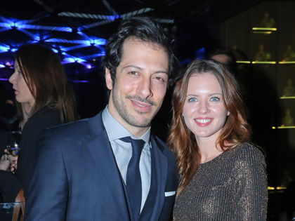 Fahri Yardim zeigt seine Freundin Beatrix - Bei der "Tatort: Off Duty"-Premiere präsentierte der Schauspieler erstmals die Frau an seiner Seite