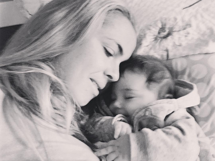 Aww! Rebecca Kratz zeigt ihre süße Tochter Alaia-Claire - Der "Natürlich blond"-Star schwelgt im Mutterglück