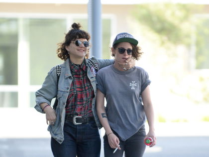 Fotos aufgetaucht! Kristen Stewart: Ist das ihre neue Freundin? - Der "Still Alice"-Star wurde mit Sängerin Soko in Los Angeles gesichtet