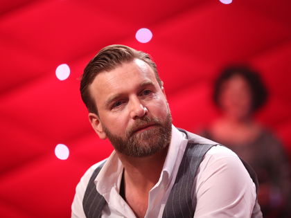 Echt jetzt!? So geschmacklos reagiert Niels Ruf auf den Tod von Roger Cicero - Während Fans von dem Sänger Abschied nehmen, greift der Ex-"Let's Dance"-Kandidat in die unterste Schublade