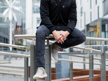 Philipp Danne: „Ich falle bei einer simplen Blutabnahme zu 90 Prozent in Ohnmacht“ - „In aller Freundschaft – Die jungen Ärzte“-Star im Interview