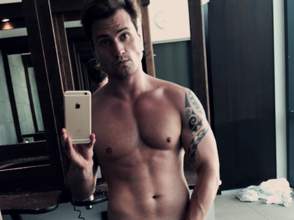 OMG! Rocco Stark: Peinliches Penis-Posing - Der Ex von Angelina Heger schockt auf Instagram mit seiner "Bieber-Pose"
