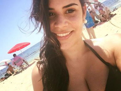 Tanja Tischewitsch zeigt ihren sexy After-Baby-Body im Bikini - Die "AWZ"-Schauspielerin: "Ladys steht zu euren Kurven"