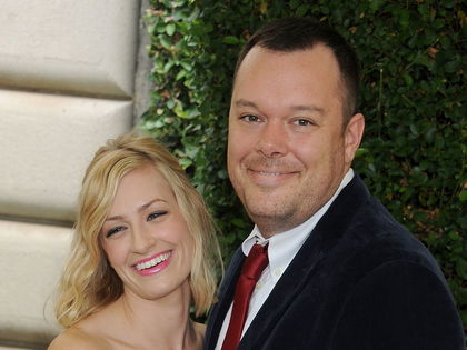 „2 Broke Girls“-Star Beth Behrs ist verlobt! - Die Schauspielerin wird ihren Langzeit-Freund Michael Gladis heiraten