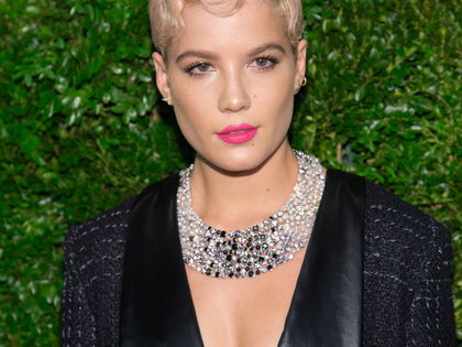 Popstar Halsey durchlitt eine Fehlgeburt auf der Bühne! - Einfach nur krass, was sie mit nur 21 Jahren erleben musste!
