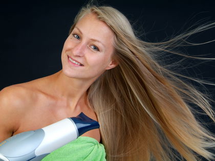 Richtig föhnen - Mit diesen Tipps schont ihr Haar und Kopfhaut - So gelingt euch der perfekte Blow Dry