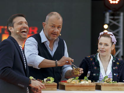 Shitstorm gegen Frank Rosin! Muss der Sternekoch "The Taste" verlassen? - Der Kochshow-Juror hatte einen Kandidaten so stark kritisiert, dass dieser in Tränen ausbrach