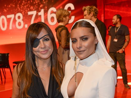 Simone Thomalla: Sophias Hund verletzte sie am Auge! - Die Schauspielerin kam mit Augenklappe auf den roten Teppich der "Ein Herz für Kinder"-Gala