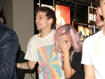 Louis Tomlinson feierte nach "X Factor"-Auftritt Leben seiner Mutter Johannah (†43) mit diesen Stars - Der One-Direction-Star erntet Lobes-Hymnen für seinen Auftritt