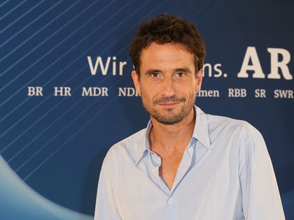 „Tatort“-Kommissar Oliver Mommsen trauert um seinen Vater - „Manchmal sitze ich da und denke: ‚Was würde der Alte jetzt machen?‘“