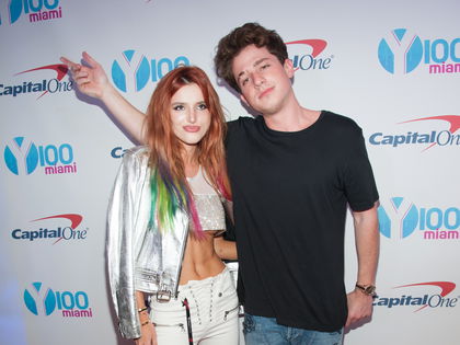 Plötzliche Trennung: Charlie Puth stellt Bella Thorne bloß - Das Ex-Paar machte erst vor wenigen Tagen seine Liebe öffentlich