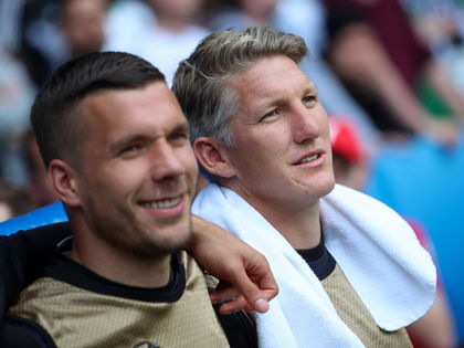 Lukas Podolski: "Schweini und ich sind gute Freunde" - Der Fußballer im INterview über seine Bromance zu Bastian Schweinsteiger